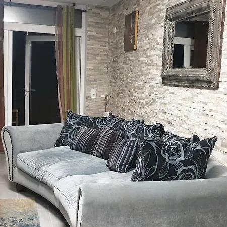 Apartment Mit Terrasse